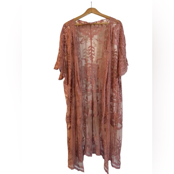 LC Lauren Conrad Sheer Lace Duster in Rose Pink - Picture 3 of 6